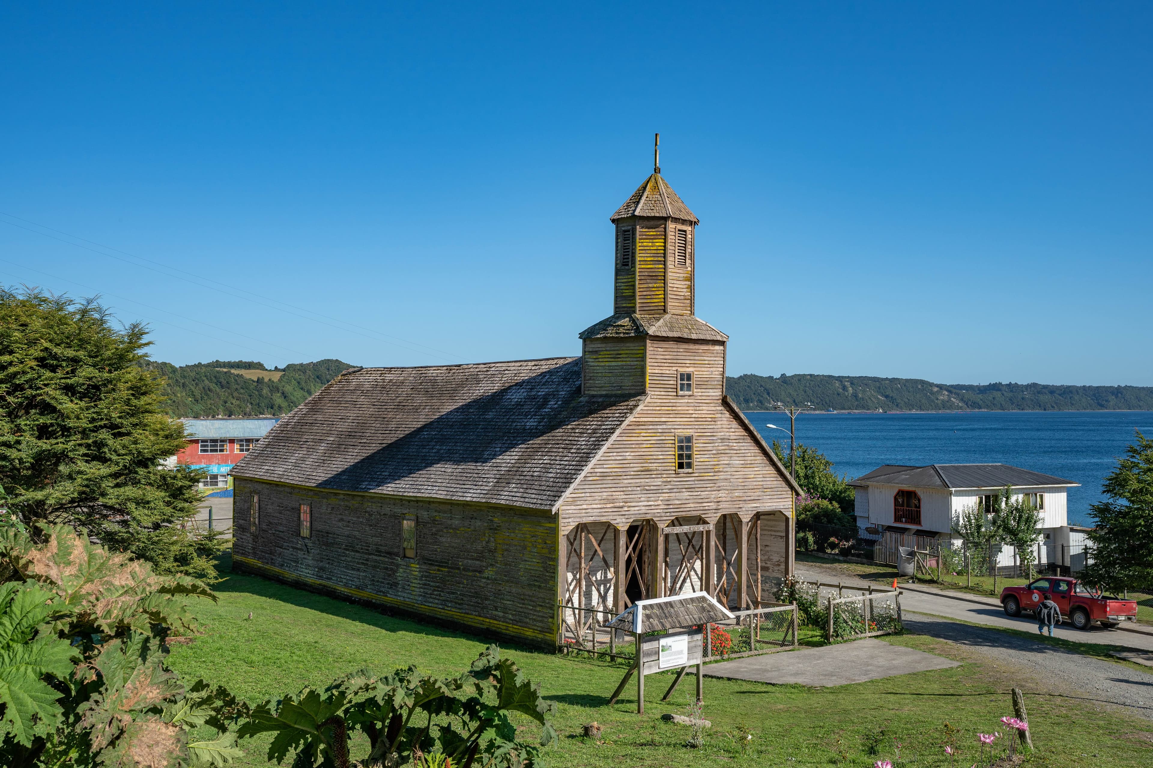 Iglesia Santiago Apóstol de Detif